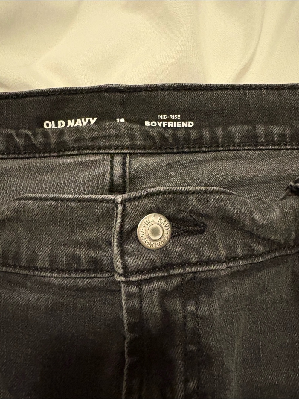 Old Navy Mid-Rise Boyfriend Jeans - Black